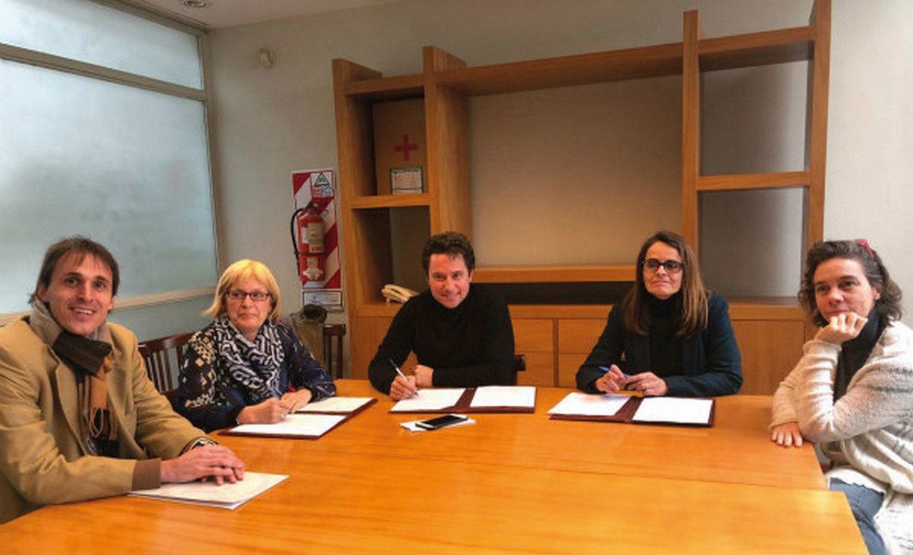 Firma convenio para destacados